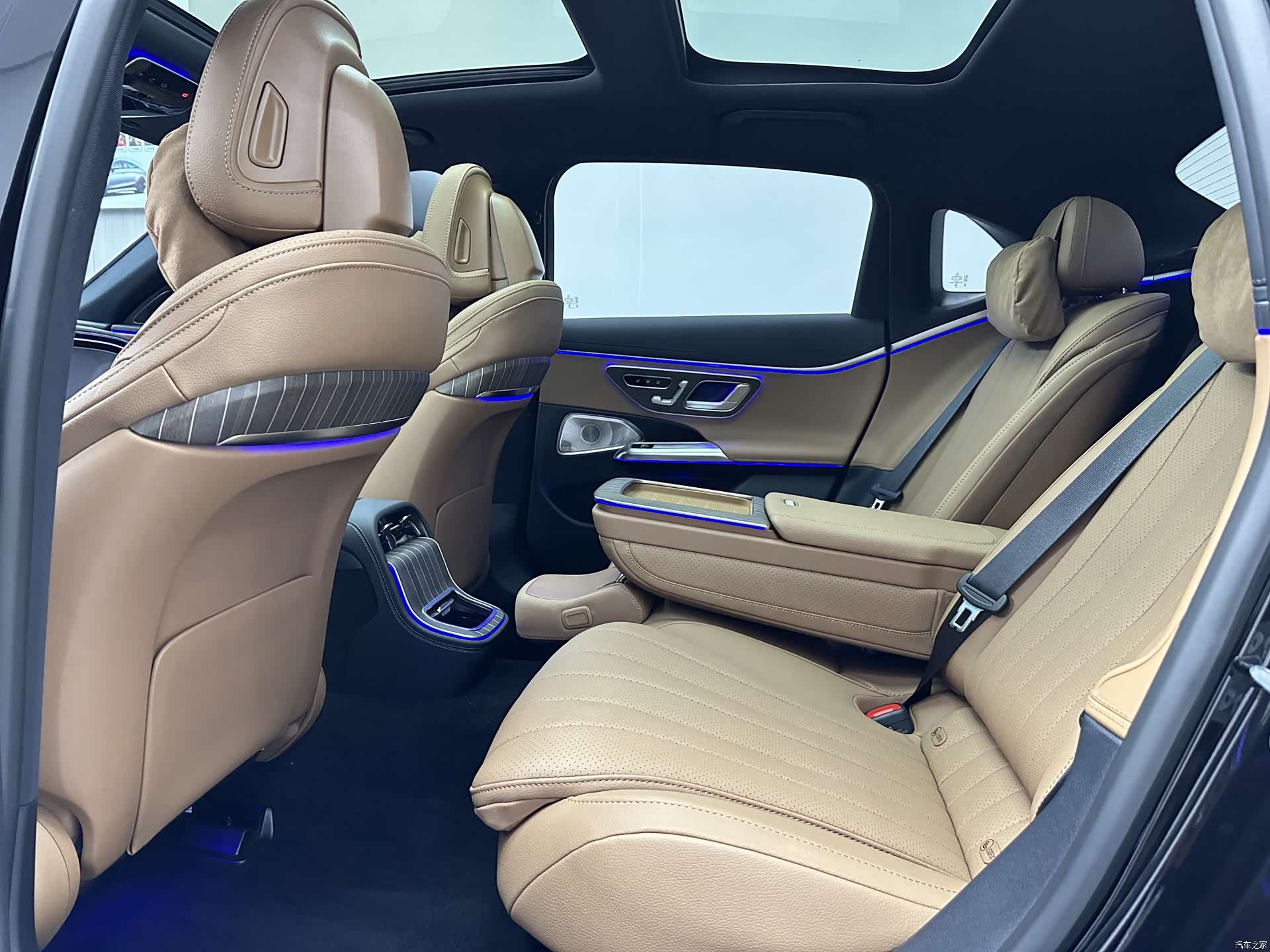 Mercedes-Benz E-Class, 2026 11