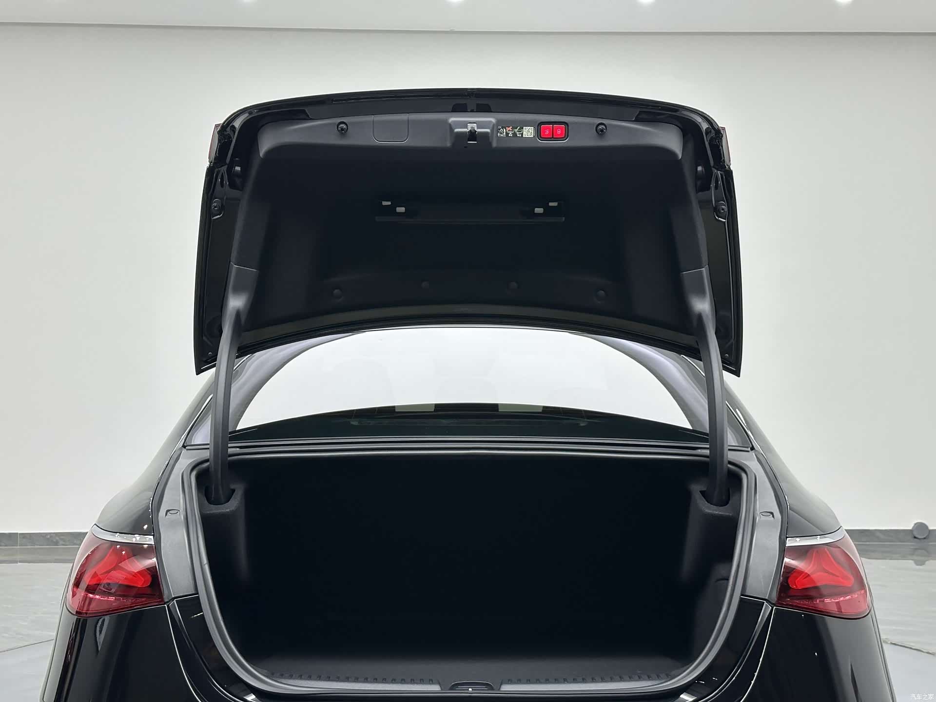 Mercedes-Benz E-Class, 2026 25
