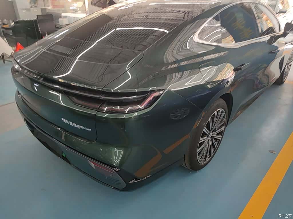 Geely 8, 2025 8