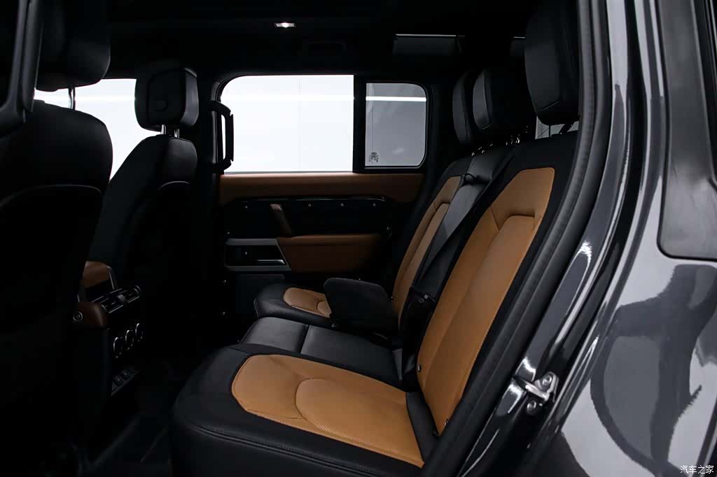 Land Rover Defender, 2024 14