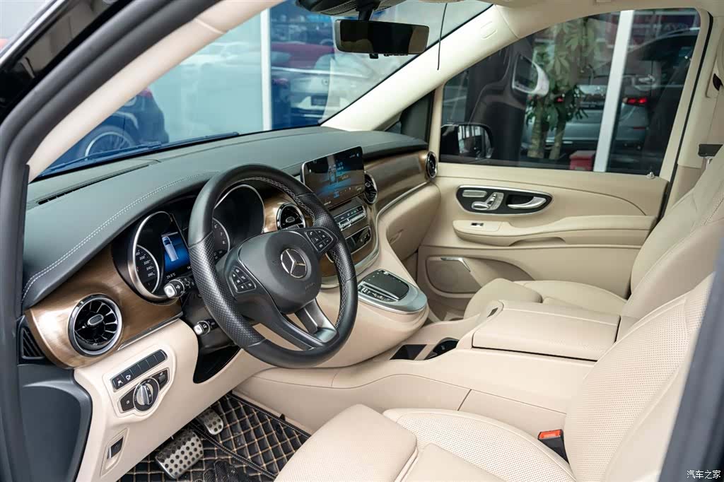 Mercedes-Benz V-Class, 2023 8