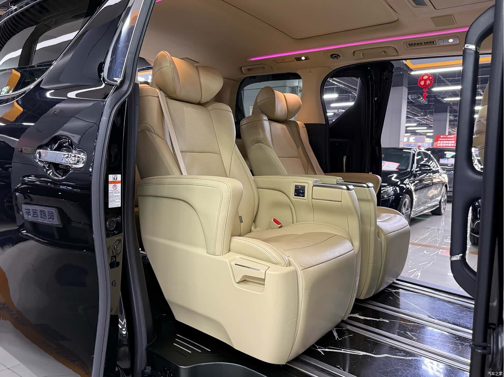 Toyota Alphard, 2022 16