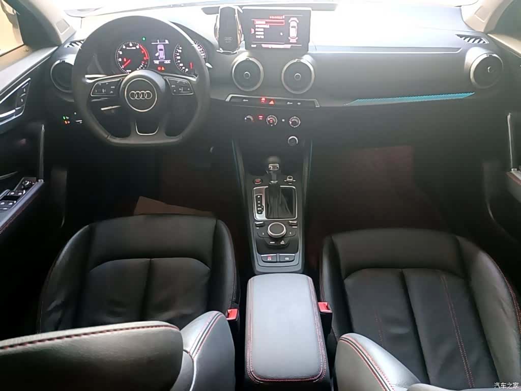 Audi Q2L, 2022 10
