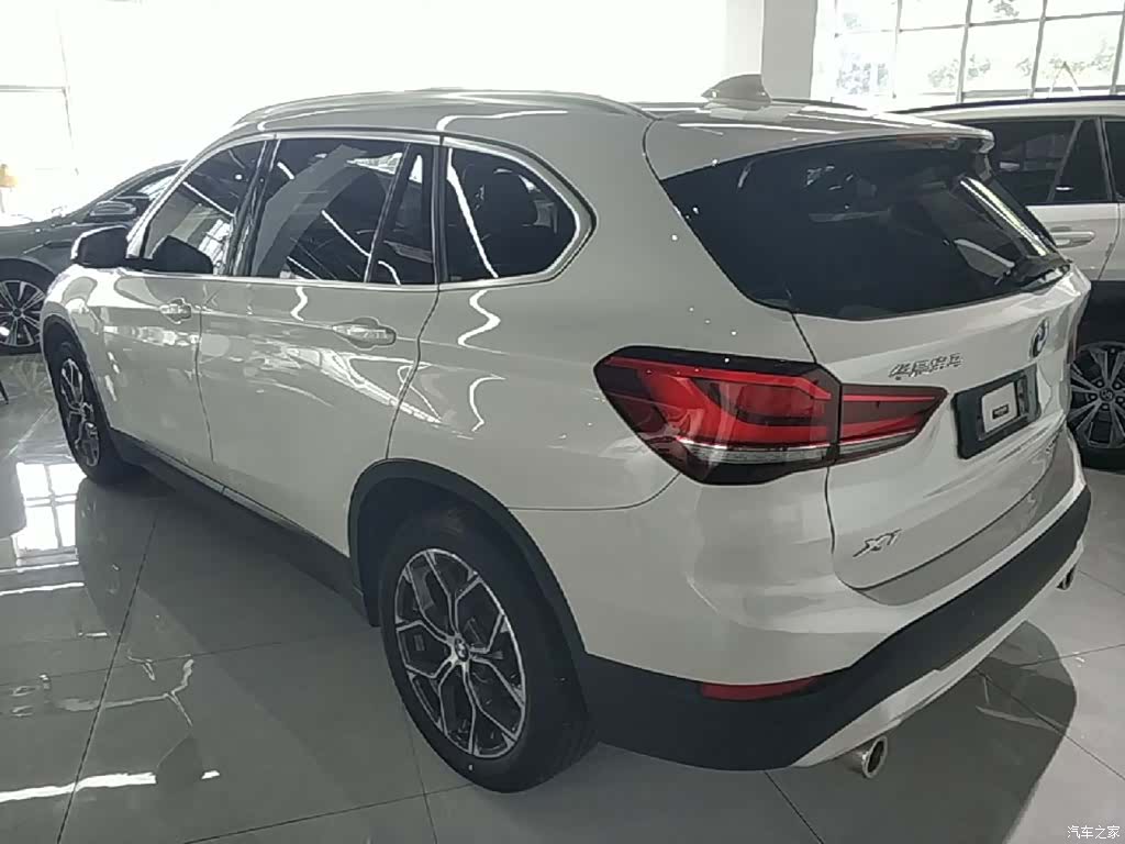 BMW X1, 2022 все фото