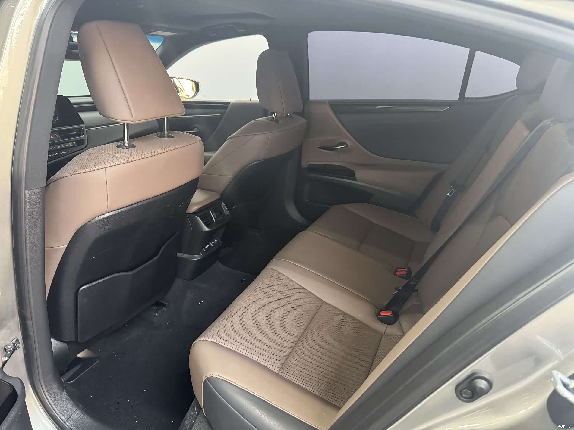 Lexus ES, 2022 15