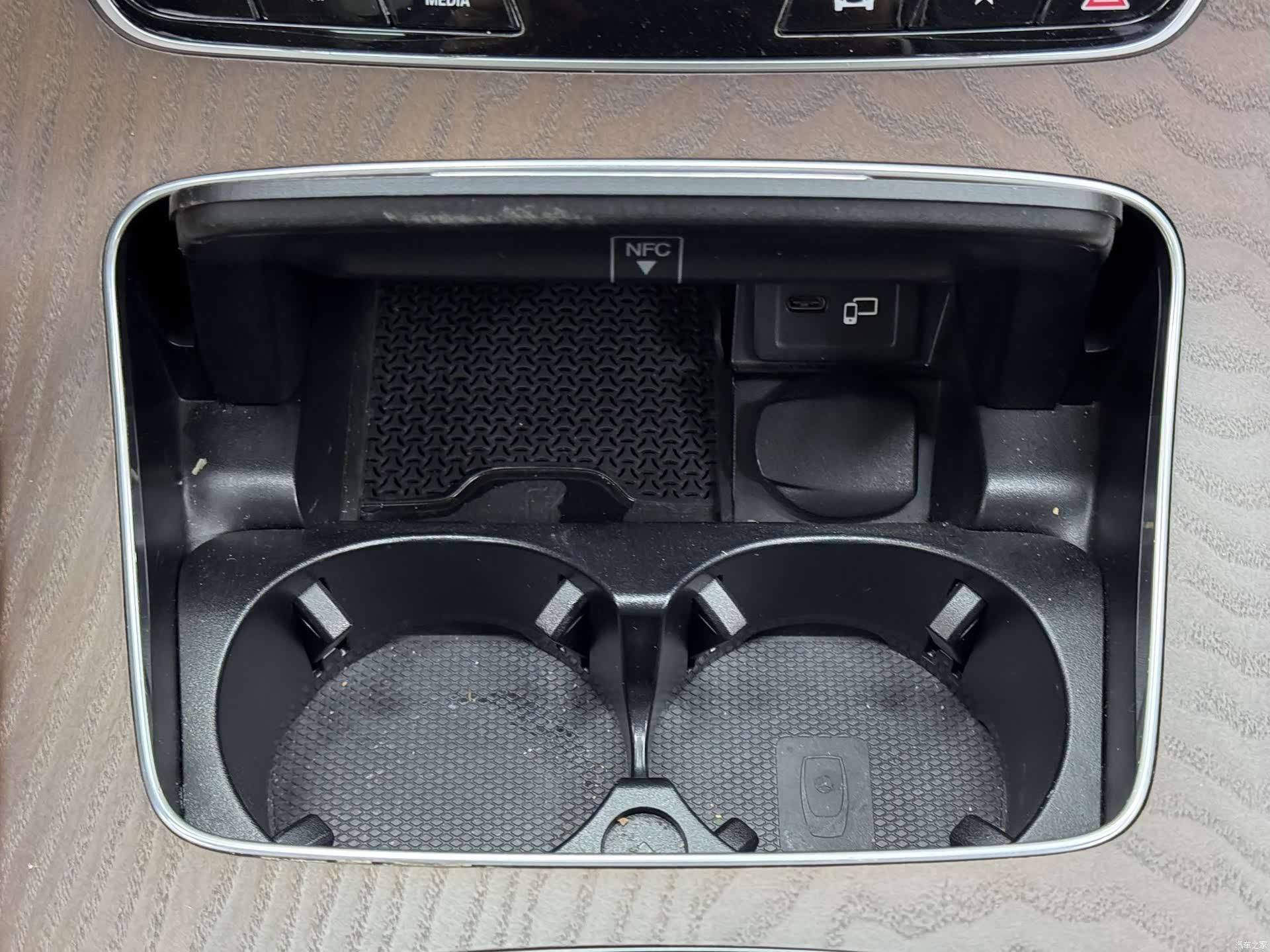 Mercedes-Benz E-Class, 2022 27