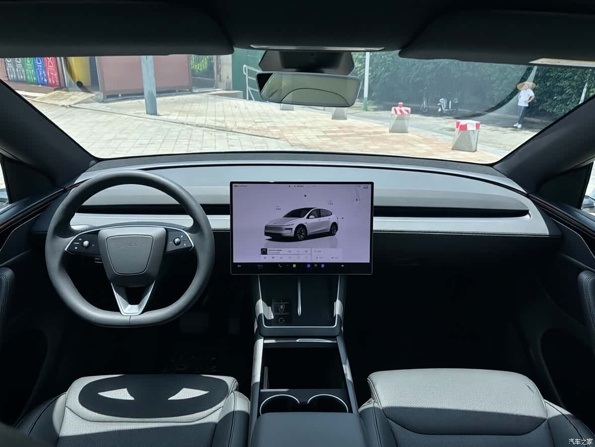 Tesla Model Y, 2026 7
