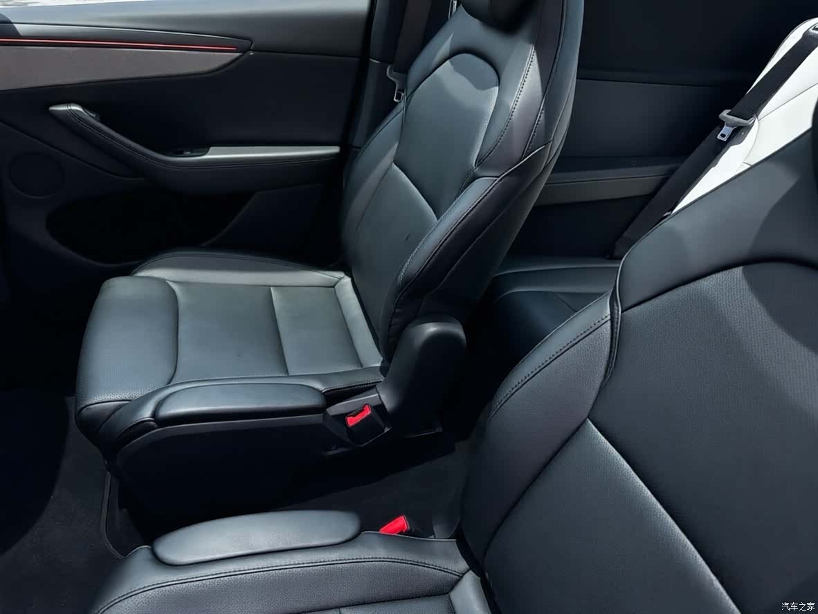 Tesla Model Y, 2026 8