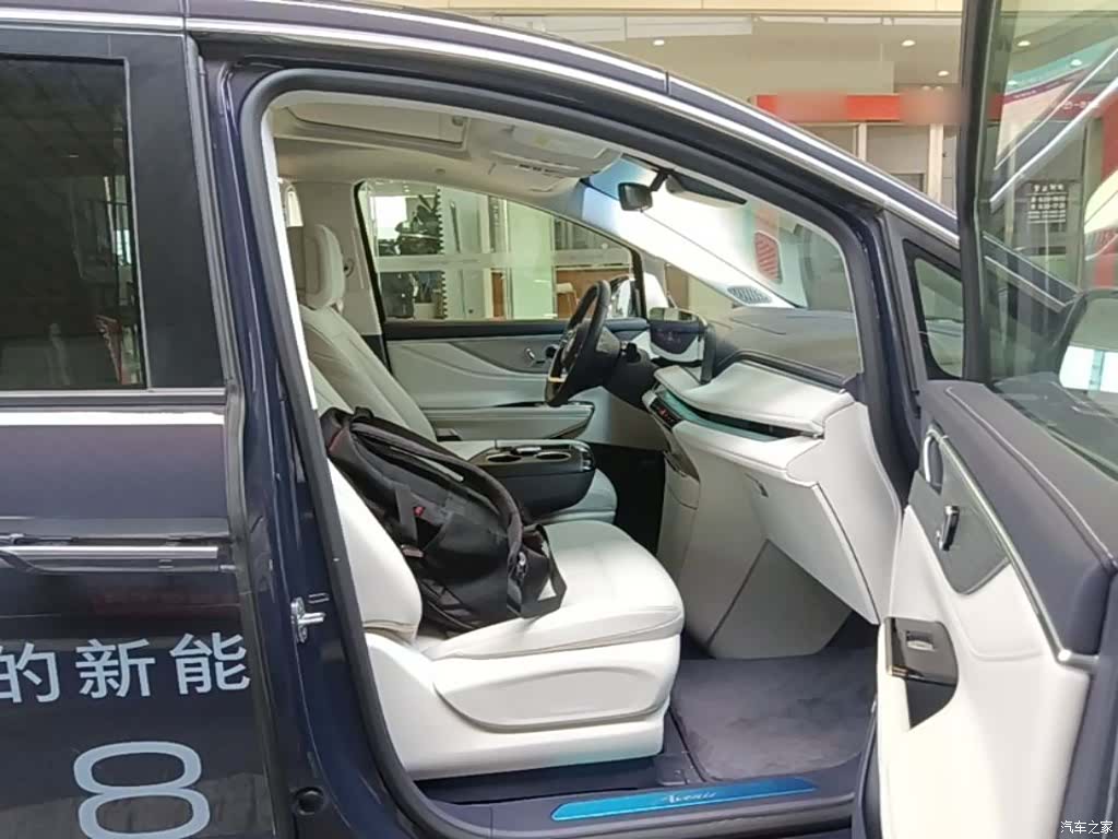 Buick GL8, 2025 11