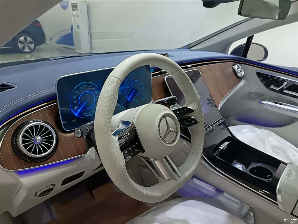 Mercedes-Benz EQE, 2025 10