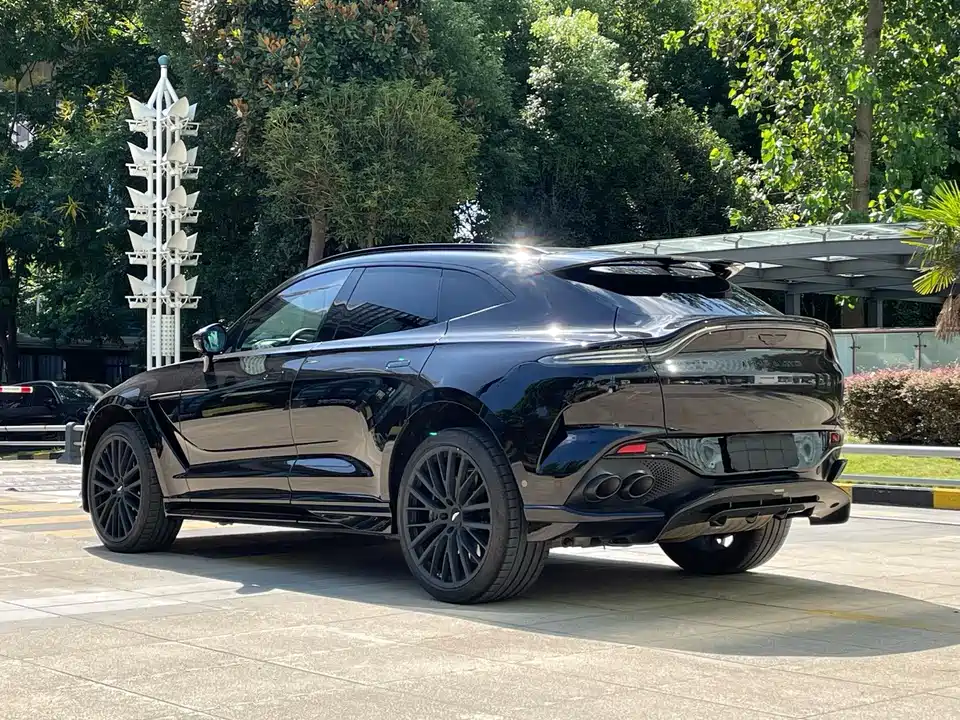 Aston Martin DBX