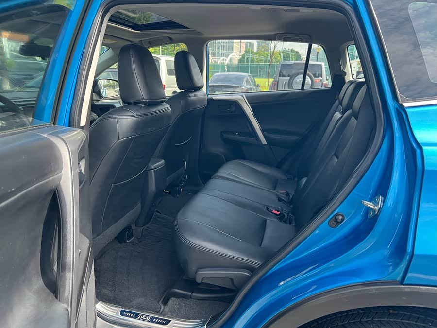 Toyota RAV4 2017, фото 12