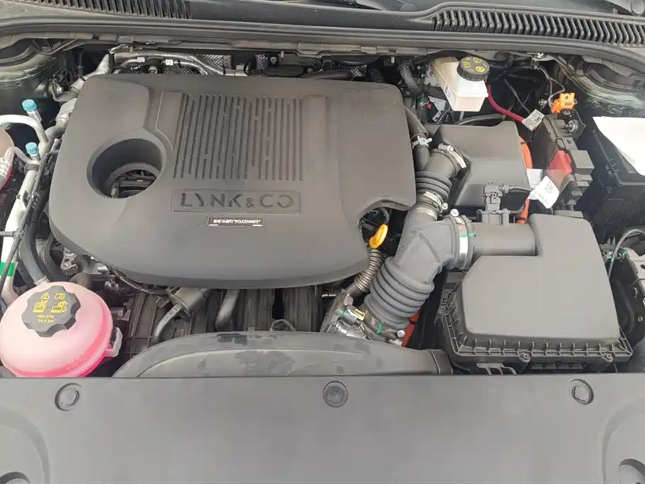 Lynk & Co 06 EM-P