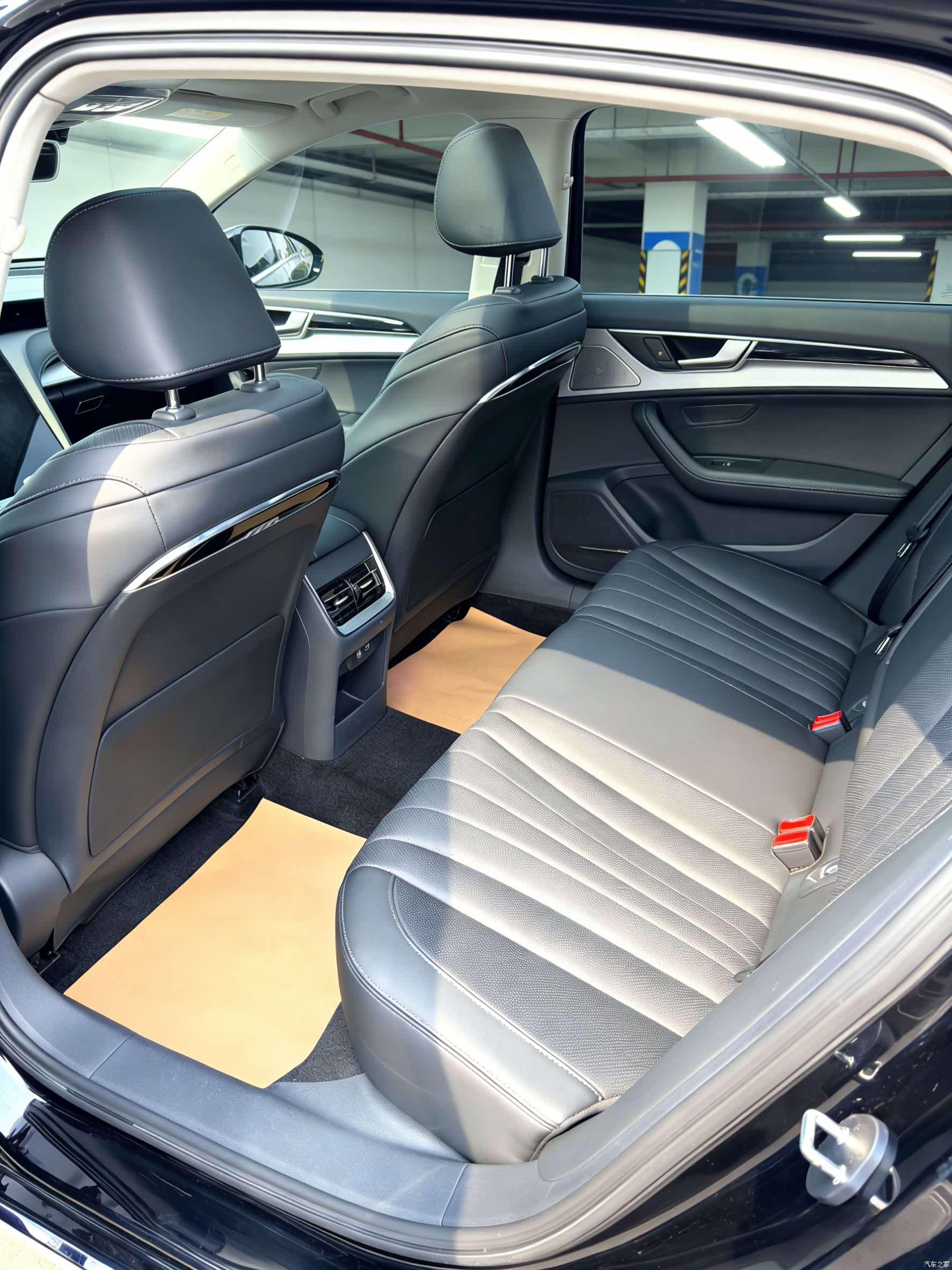Hongqi H5, 2023 7