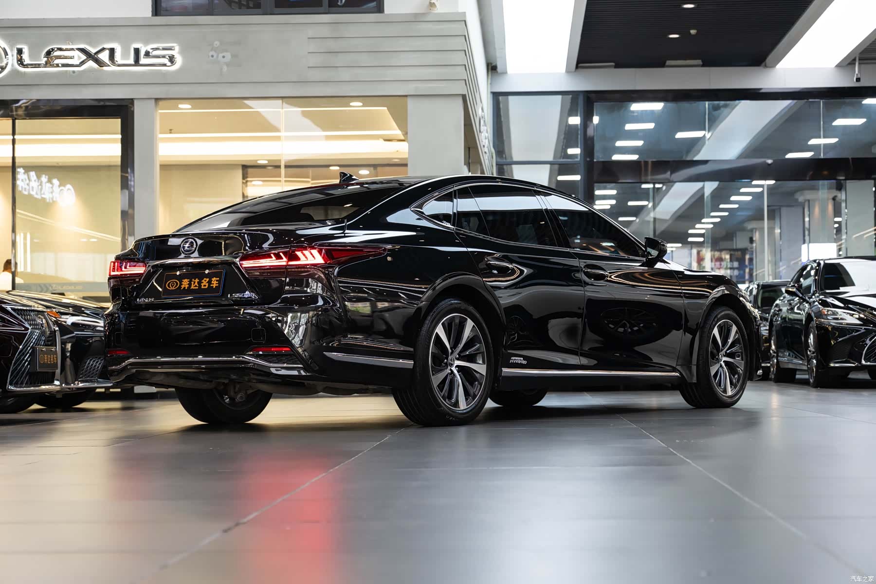 Lexus LS, 2021 3