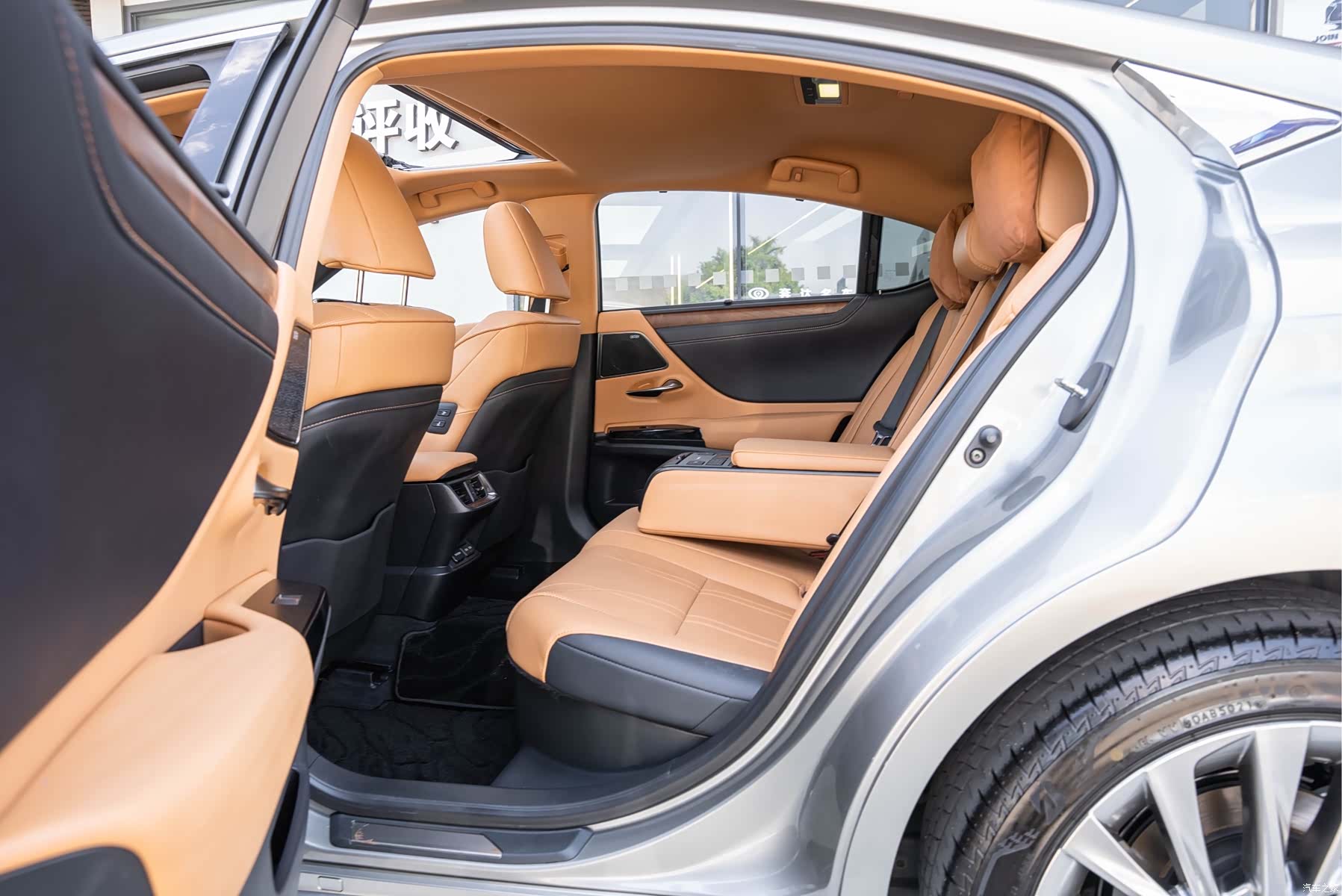 Lexus ES, 2022 10