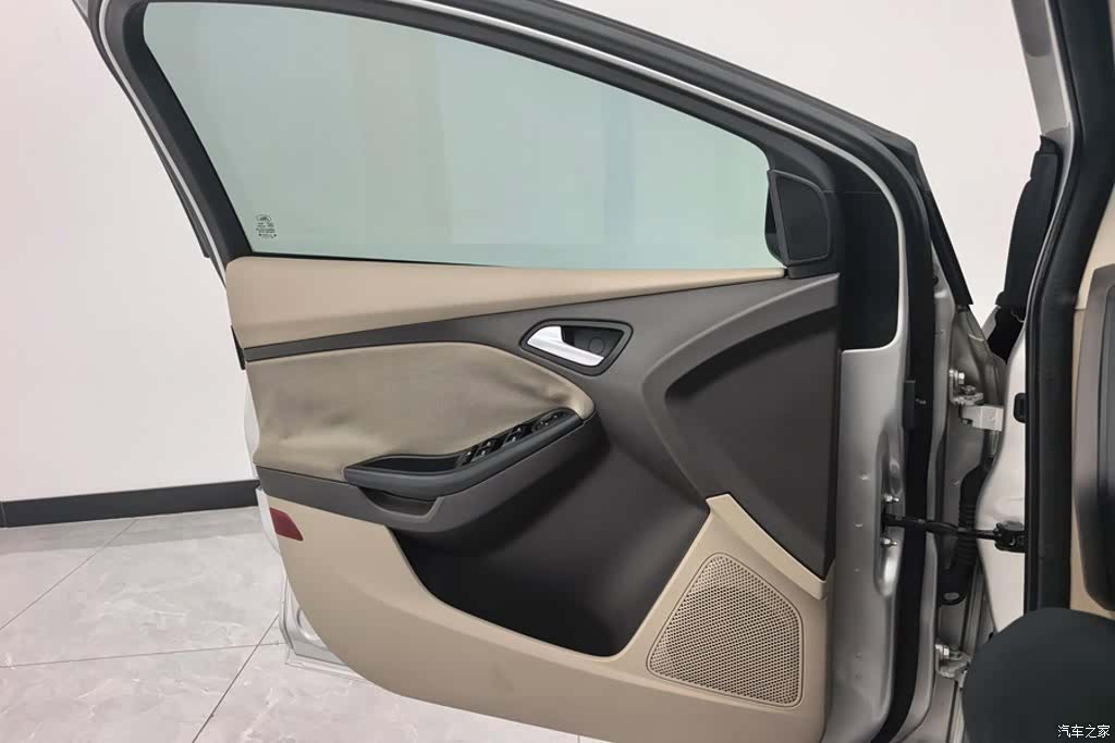 Ford Focus, 2013 7