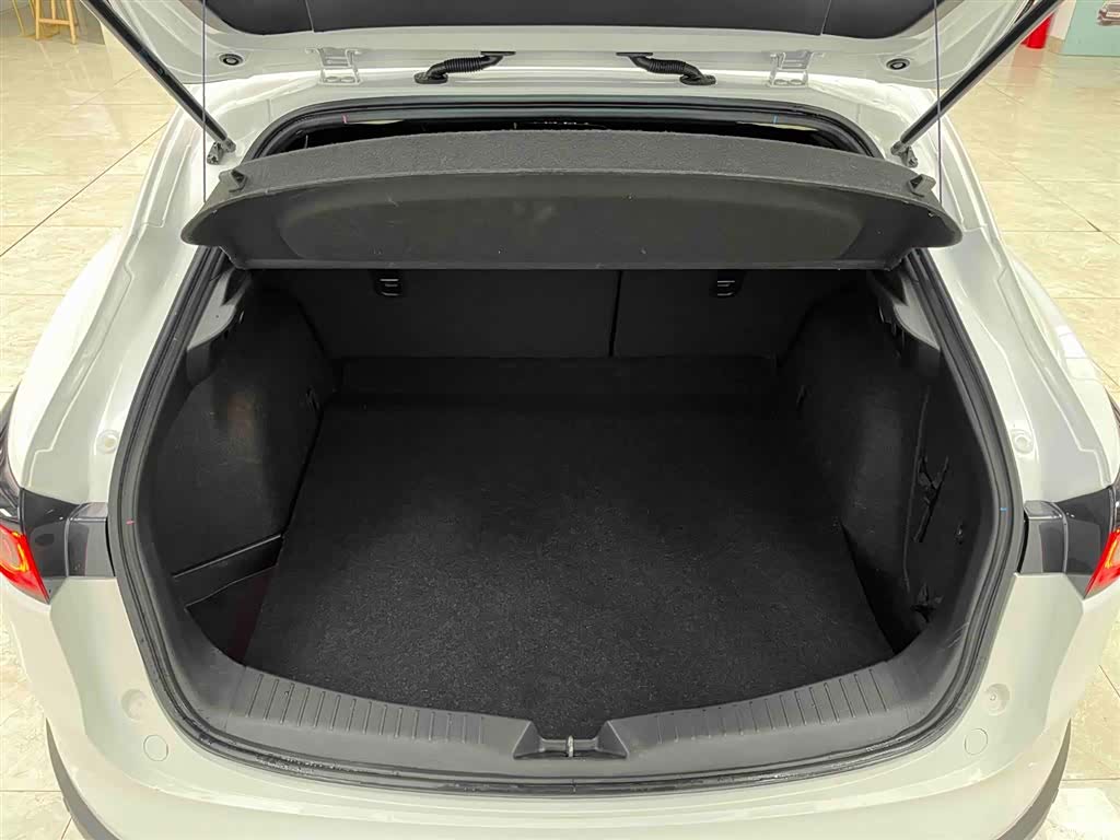 Mazda CX-4, 2023 15