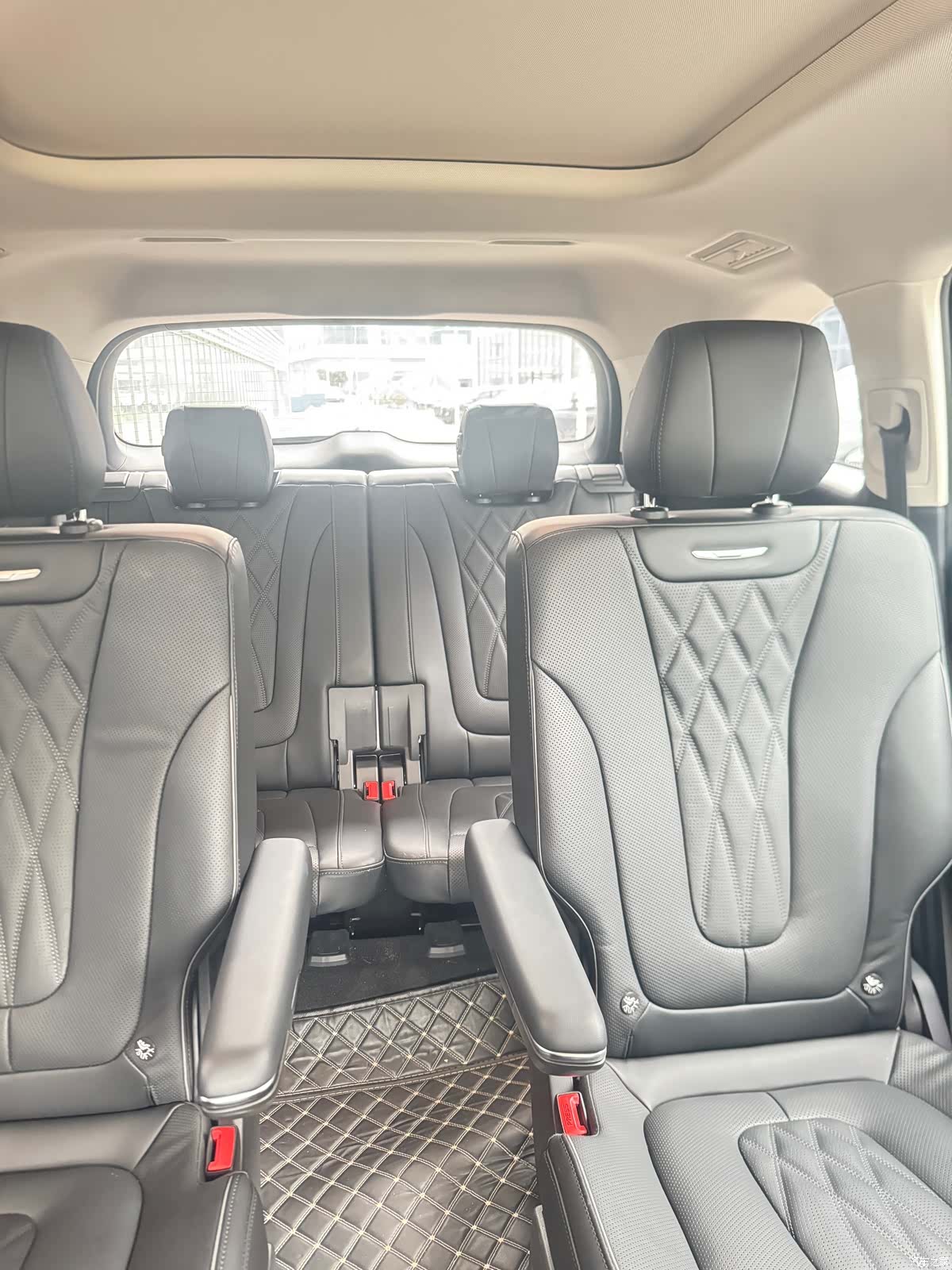 Hongqi HS7, 2024 11