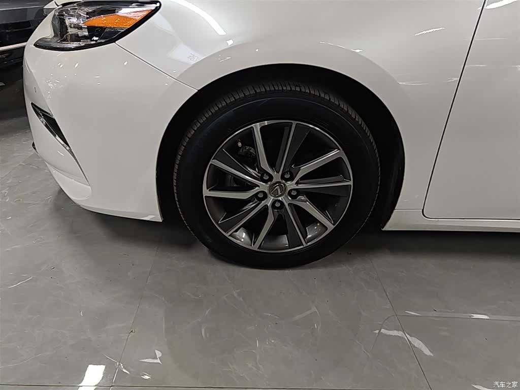 Lexus ES, 2018 23