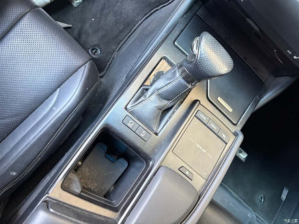 Lexus ES, 2019 14