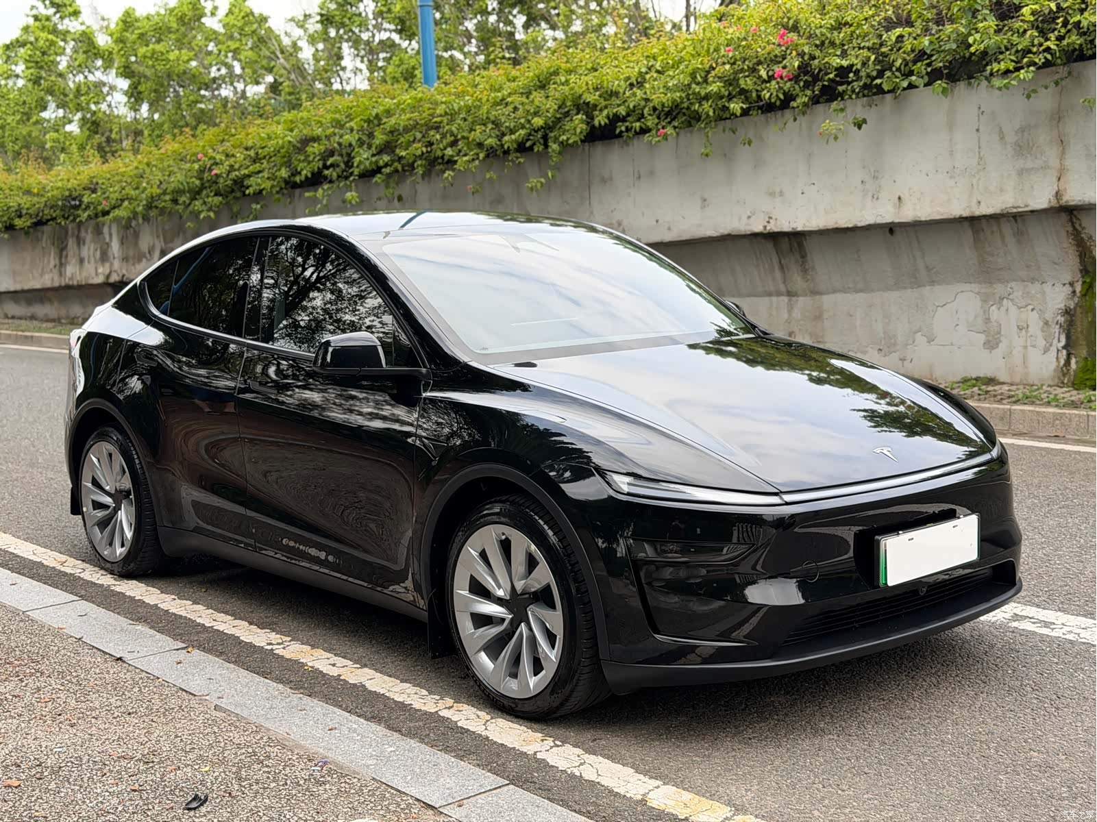 Tesla Model Y, 2025 3