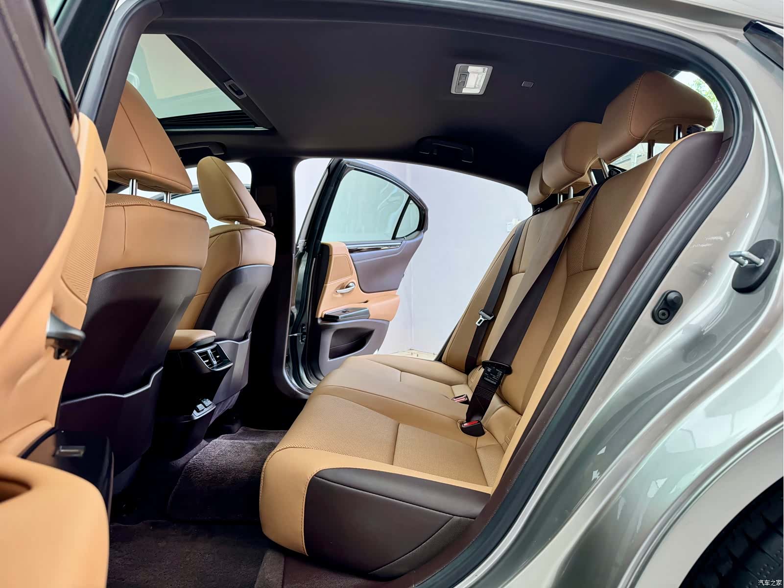 Lexus ES, 2021 9