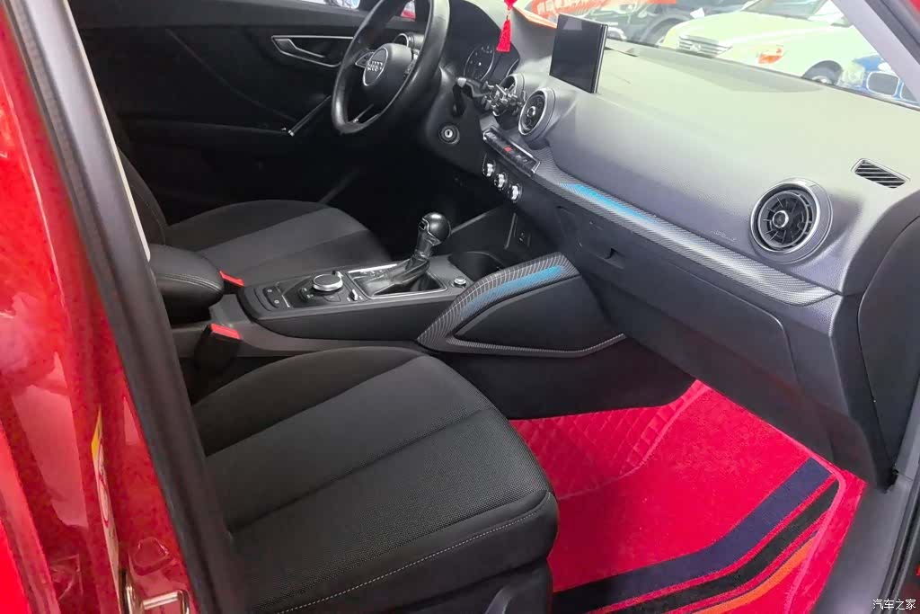 Audi Q2L, 2020 8