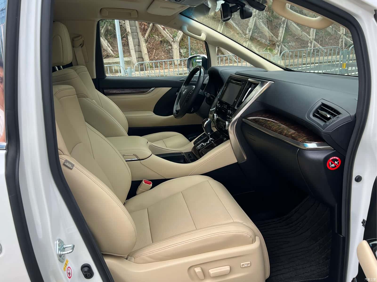 Toyota Alphard, 2018 12