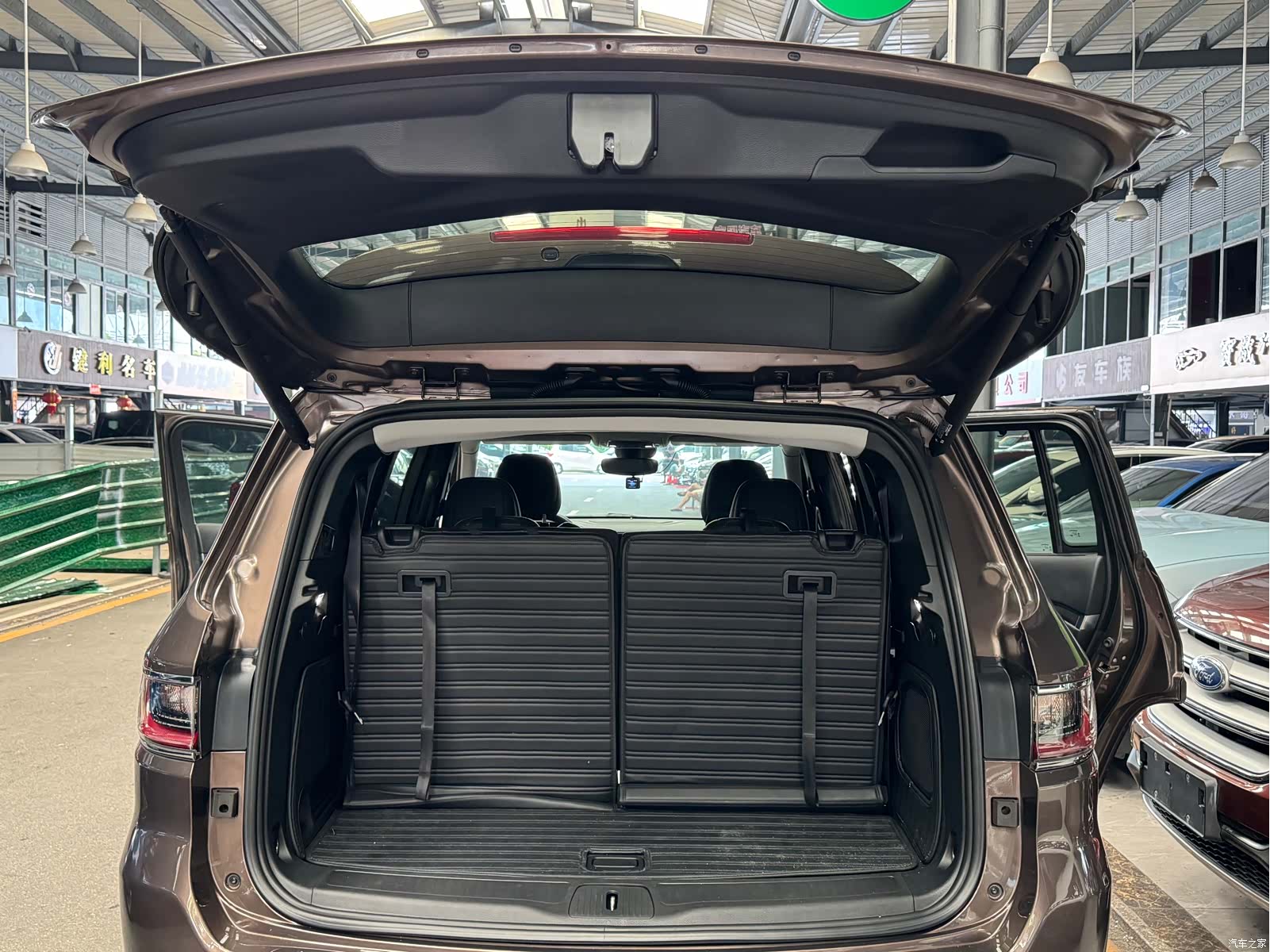 Jeep Grand Commander, 2019 19