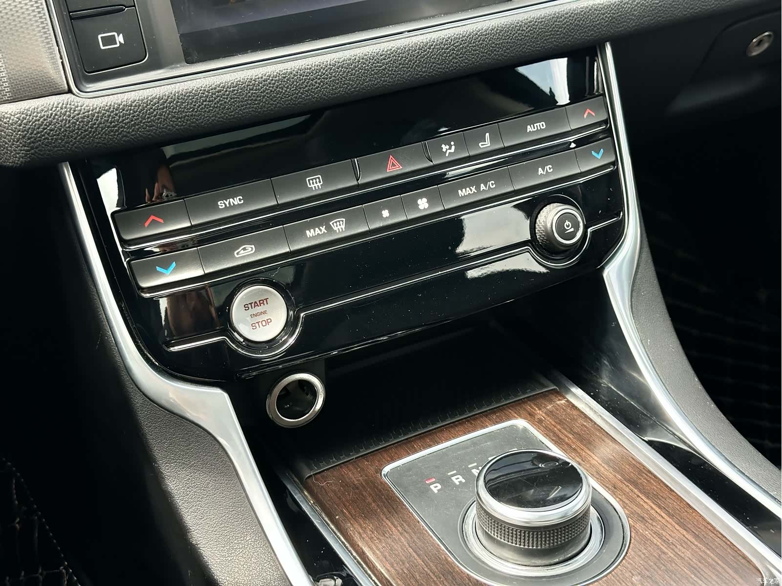 Land Rover XFL, 2018 17