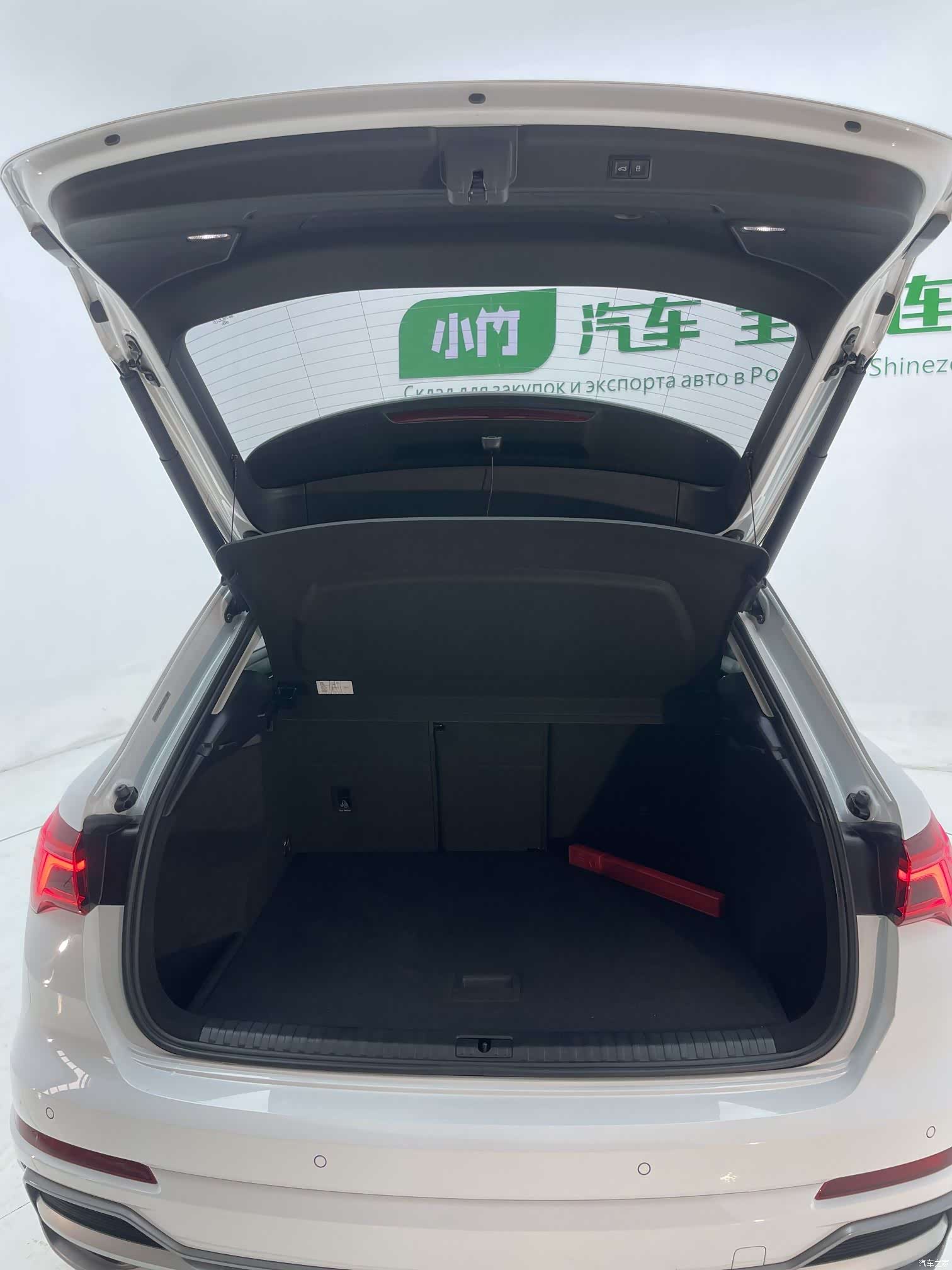 Audi Q3, 2022 11