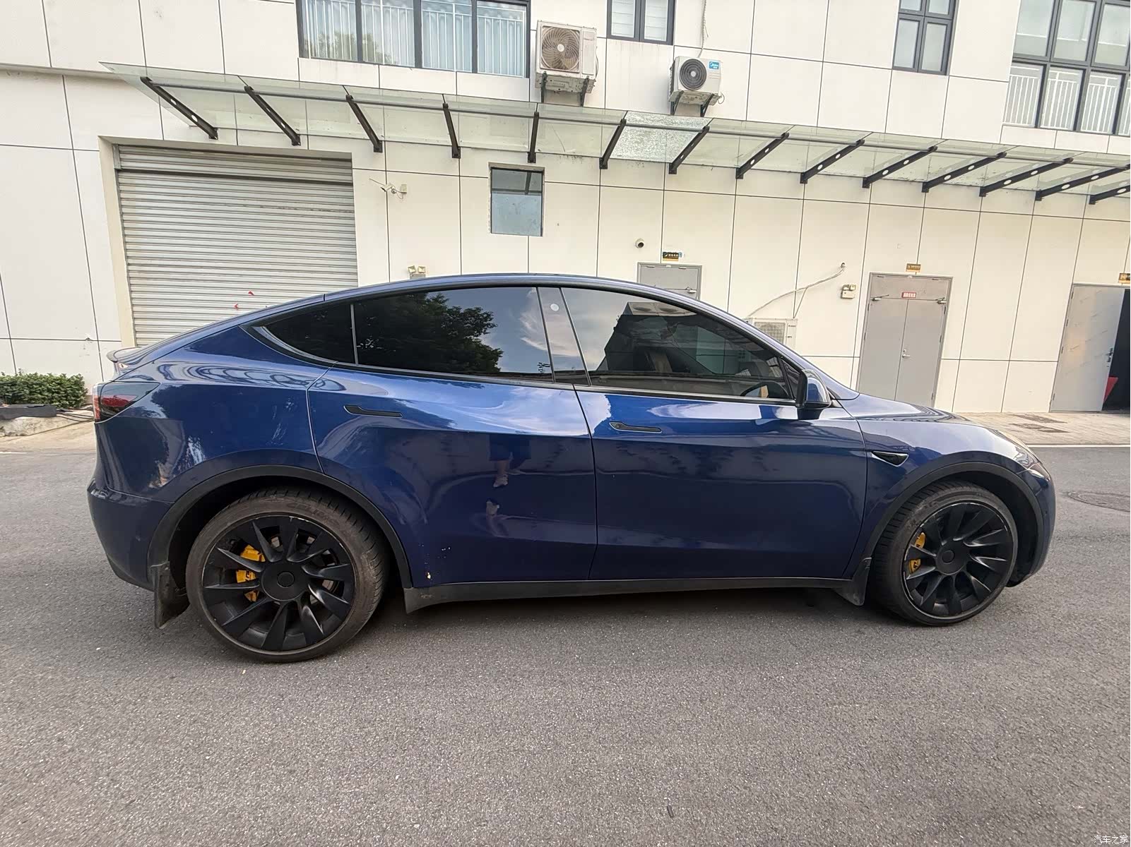 Tesla Model Y, 2021 все фото