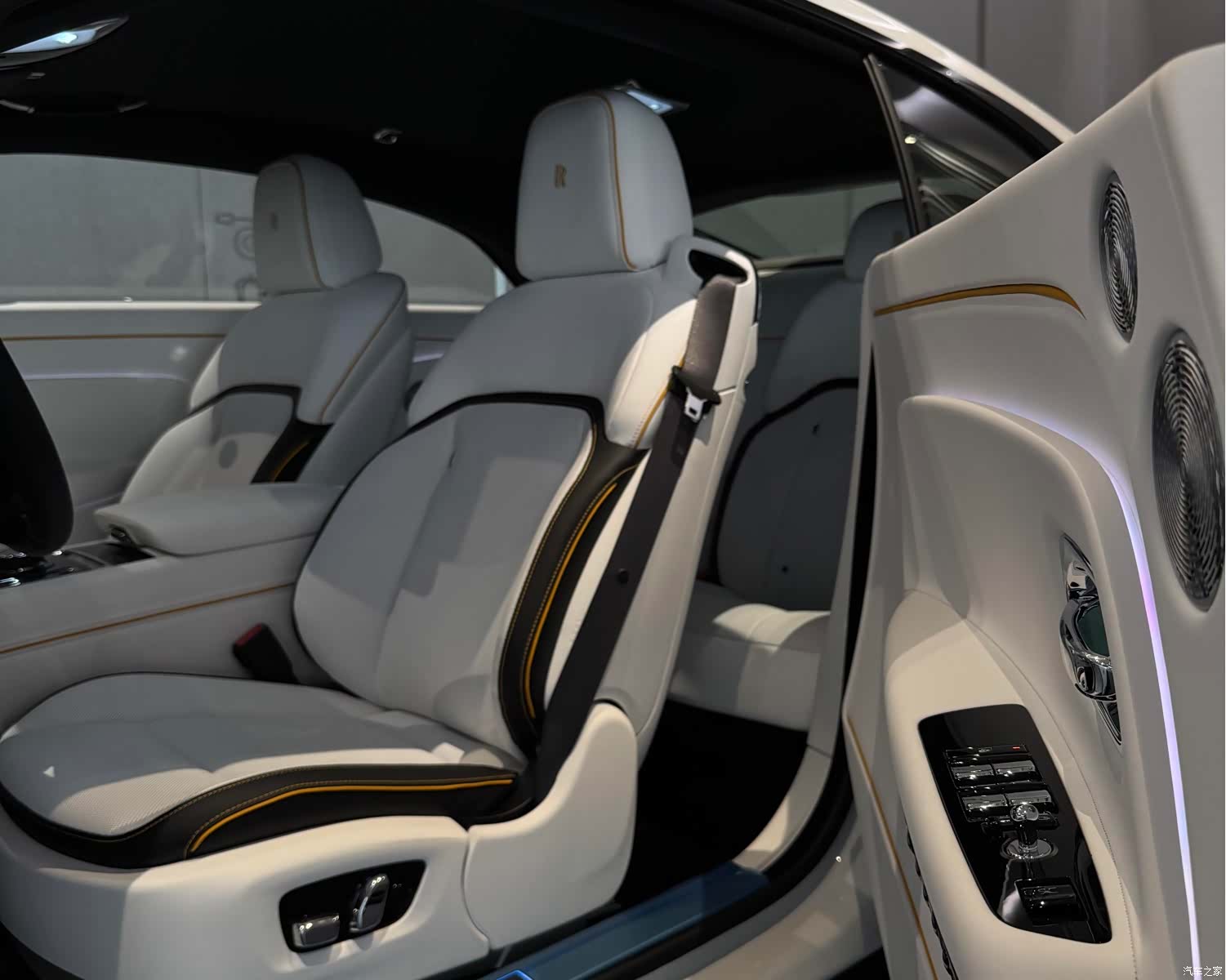 Rolls-Royce Spectre, 2026 8