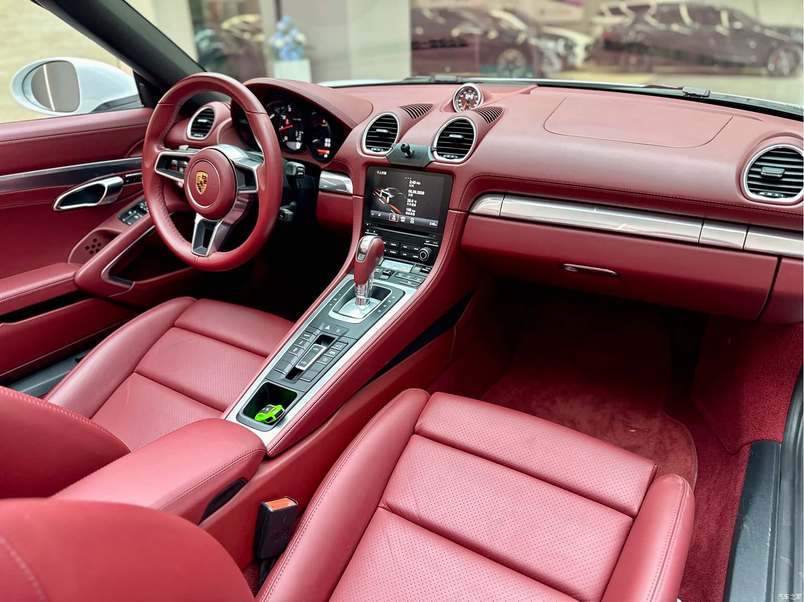 Porsche Boxster, 2023 все фото