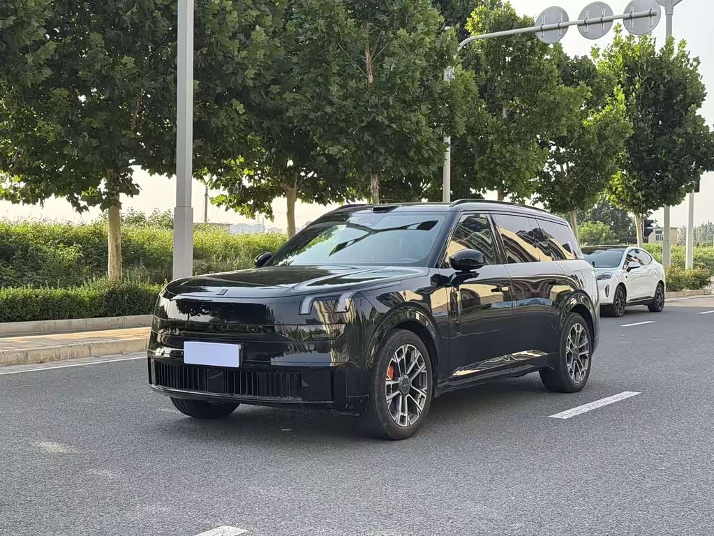 Lynk & Co 900
