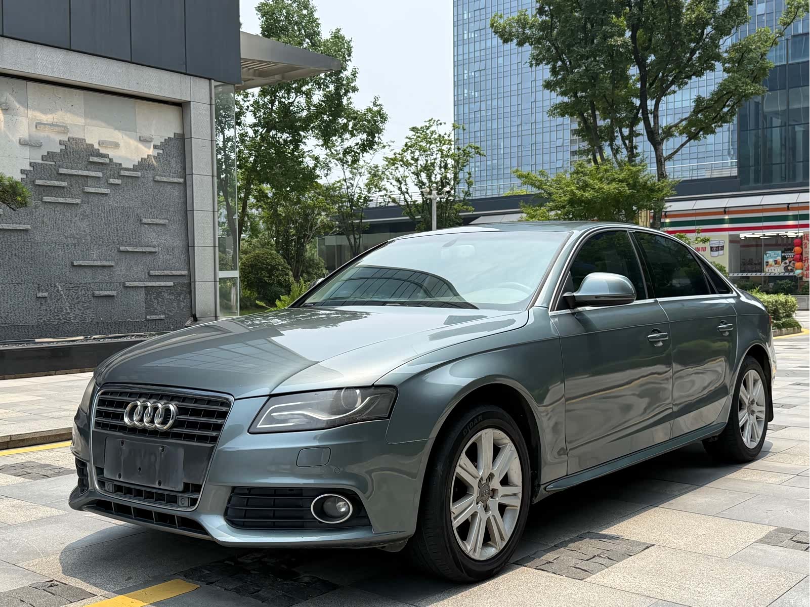 Audi A4L, 2011 1