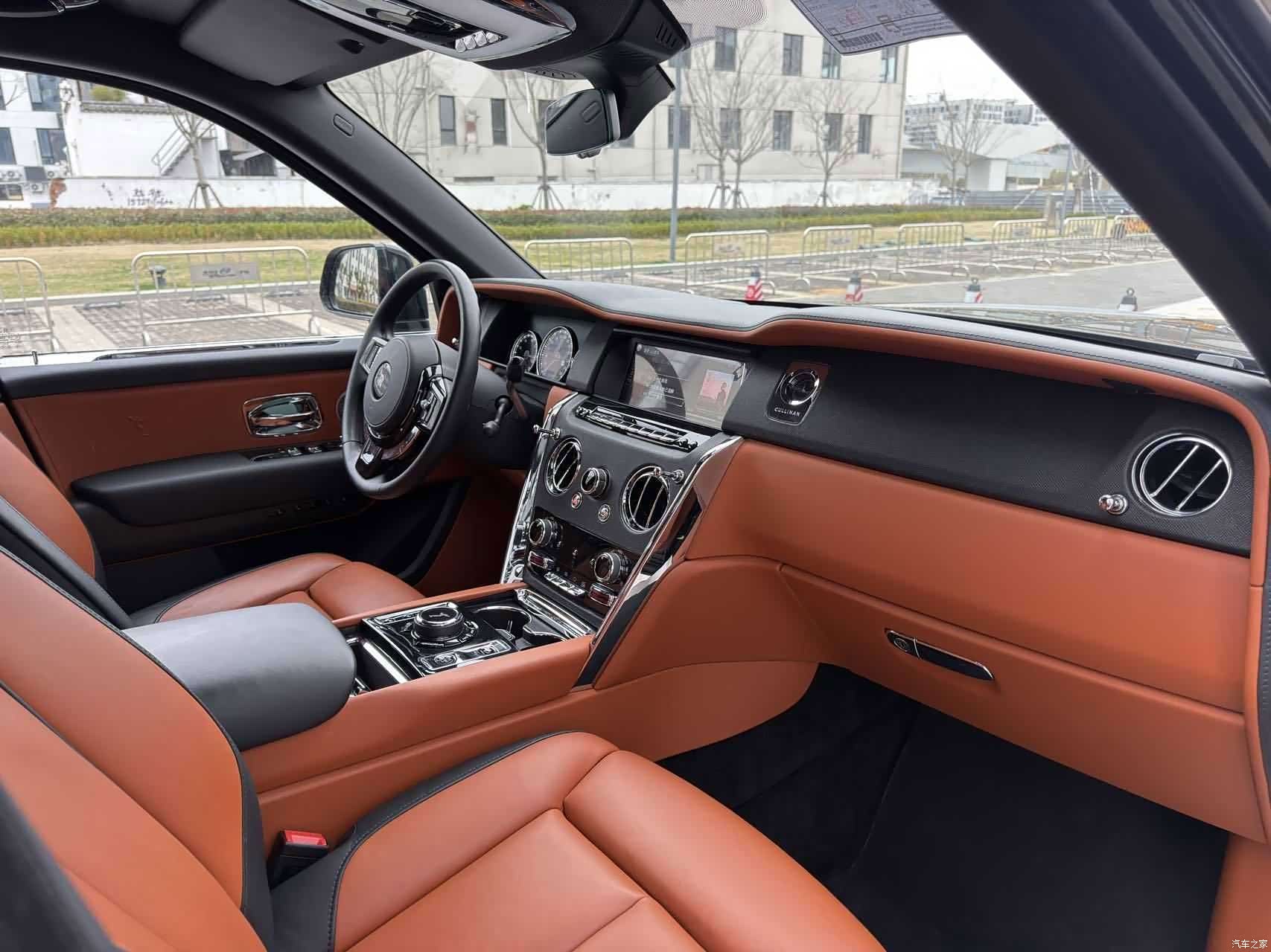Rolls-Royce Cullinan, 2022 15