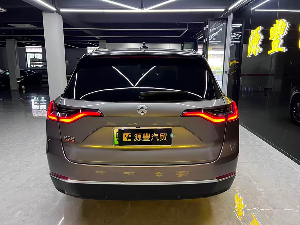 NIO ES8