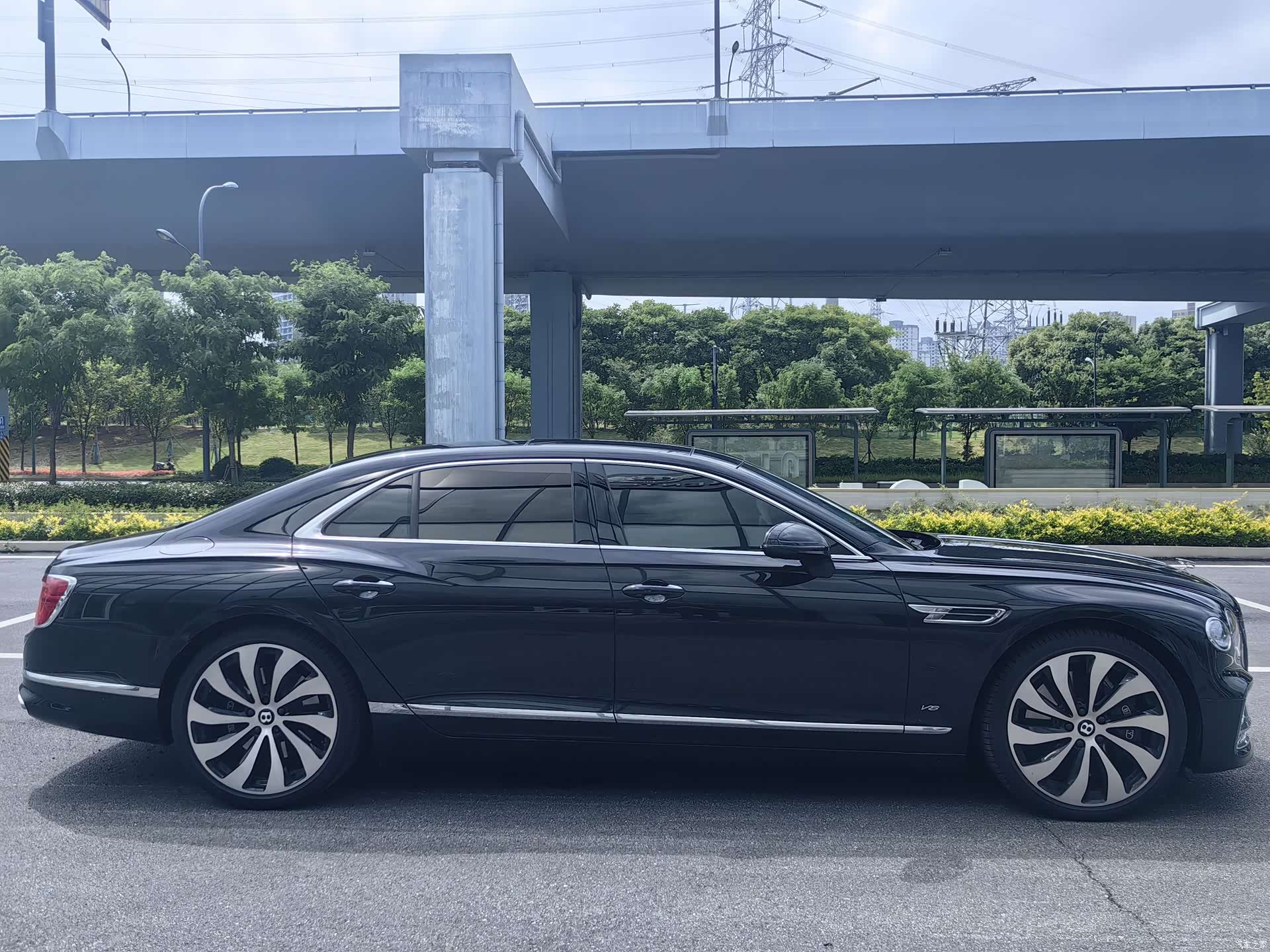 Bentley Flying Spur, 2023 4