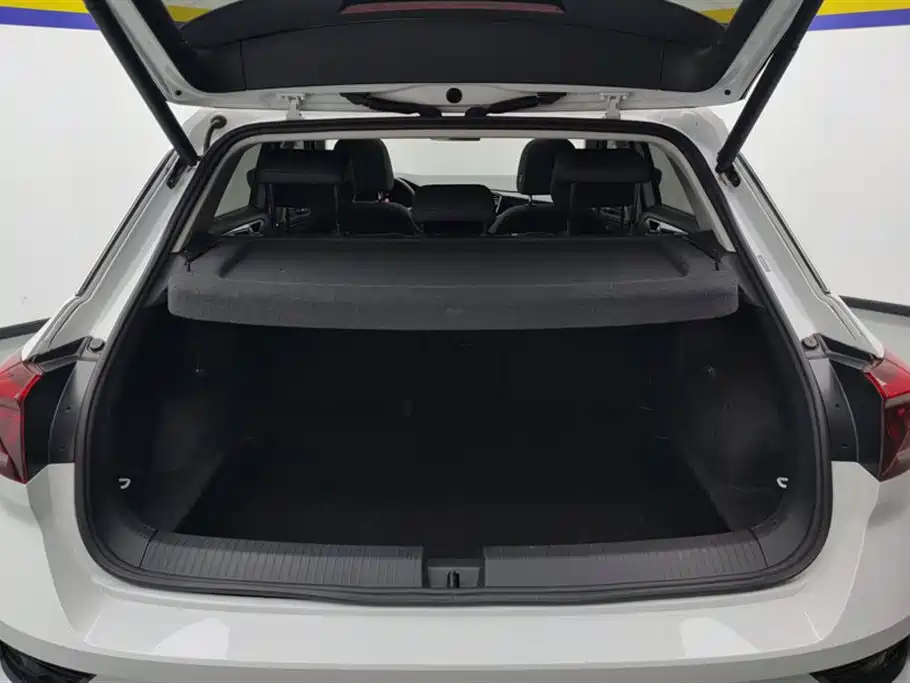 Volkswagen T-ROC exploring Songs