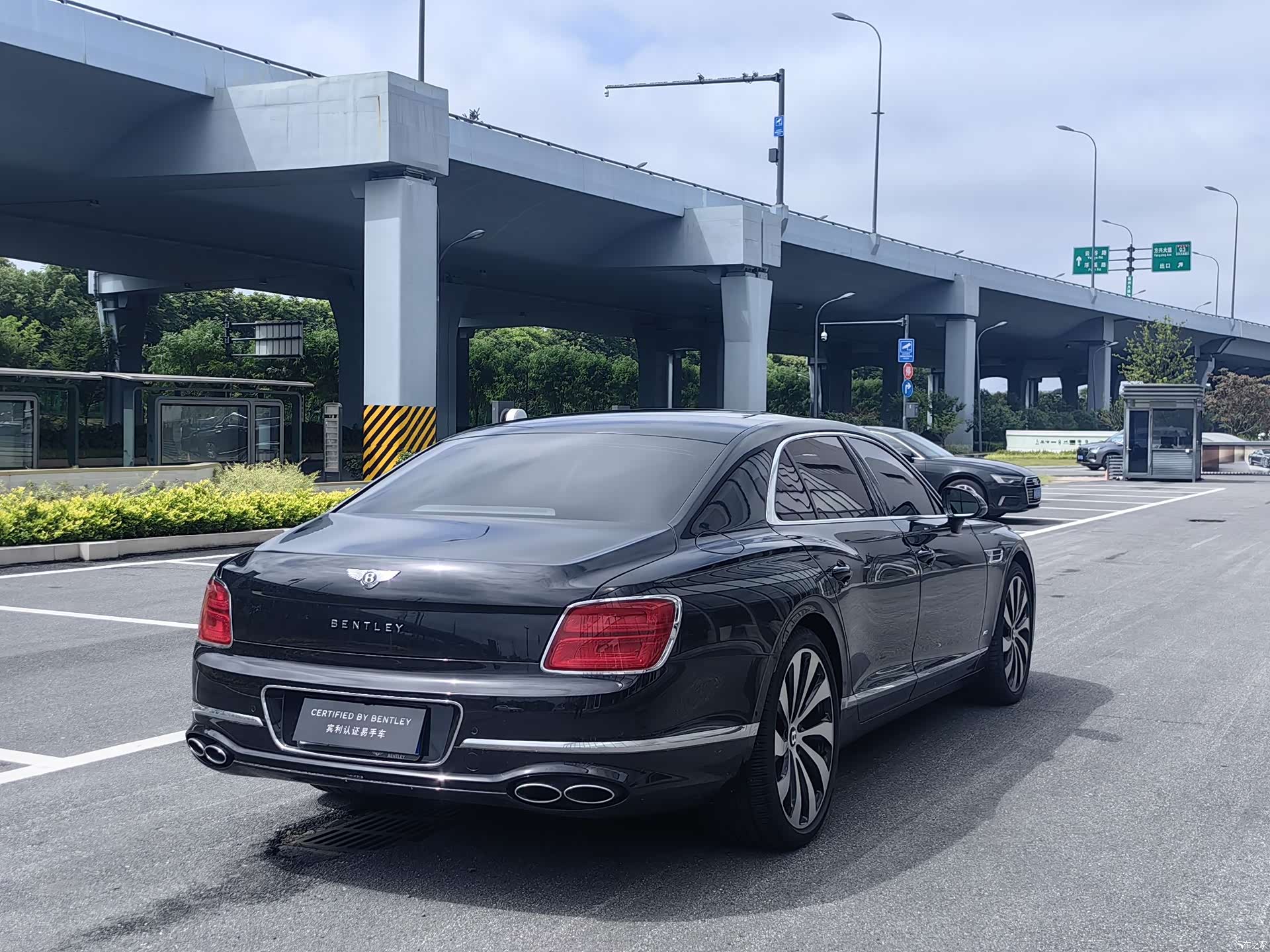 Bentley Flying Spur, 2023 все фото