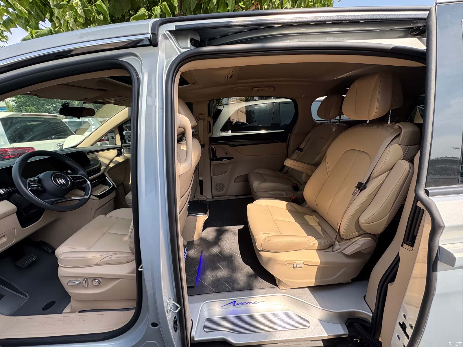 Buick GL8, 2025 4
