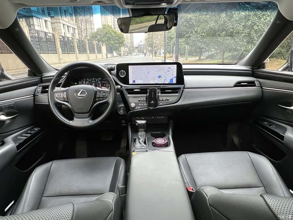 Lexus ES, 2024 13