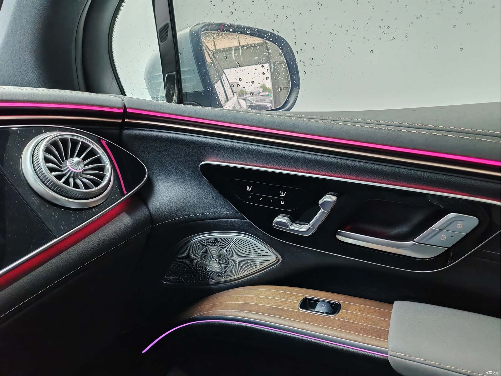 Mercedes-Benz EQS, 2023 17