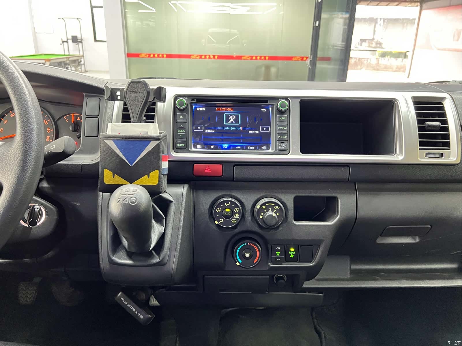 Toyota HiAce, 2016 12