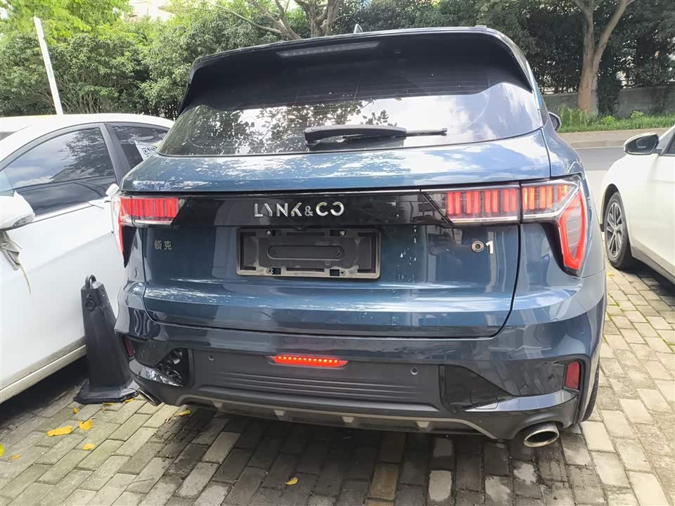 Lynk & Co 01