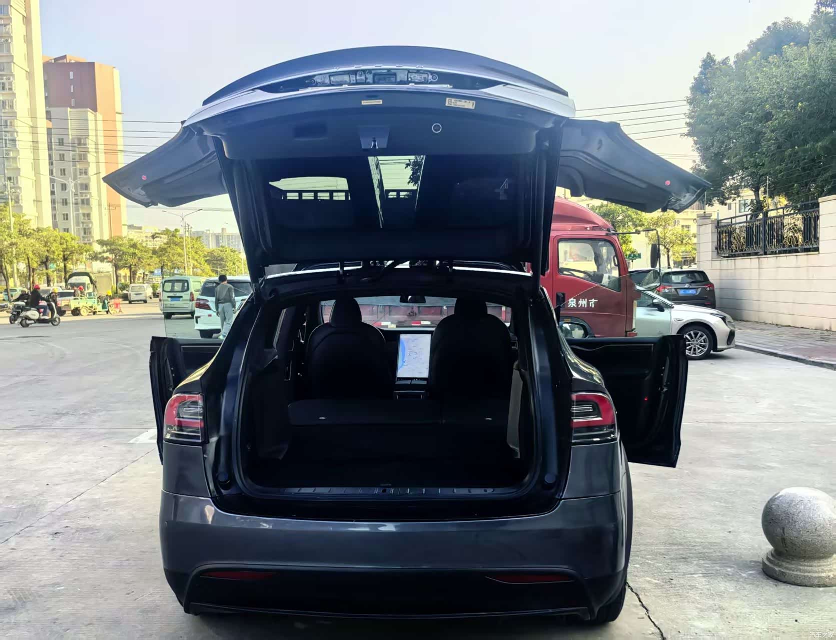 Tesla Model X, 2020 8
