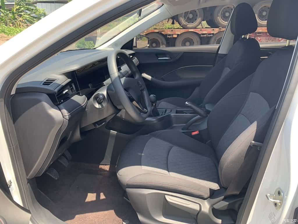 Roewe i5, 2025 14
