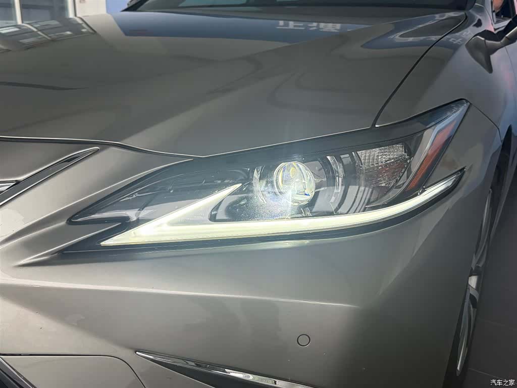 Lexus ES, 2021 26